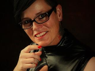 Alter: 53 / Löwe - Alter: 170 / mollig - Geschlecht: weiblich - Ausrichtung: heterosexuell - Haare: schwarz / kurz - Piercing: keins - bewebmaster-Alter: D - Hautfarbe: gebräunt - Augen: grau - Rasur: nicht rasiert